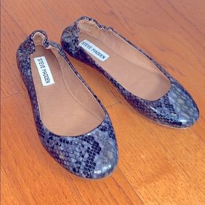 Steve Madden Blue Snake Print Flats
